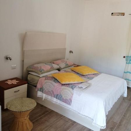 Elia'S House Bed and Breakfast Padru Exteriör bild