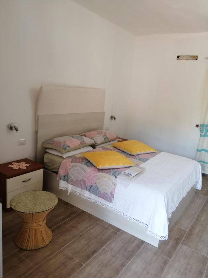 Elia'S House Bed and Breakfast Padru Exteriör bild